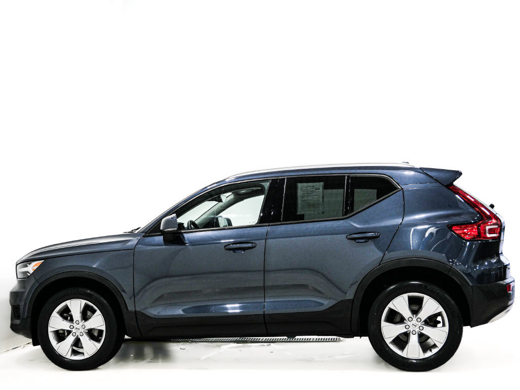 Used 2022 Volvo XC40 T5 Momentum AWD/4WD image 6