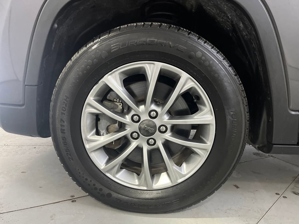 Used 2019 Jeep Cherokee Latitude Plus image 15