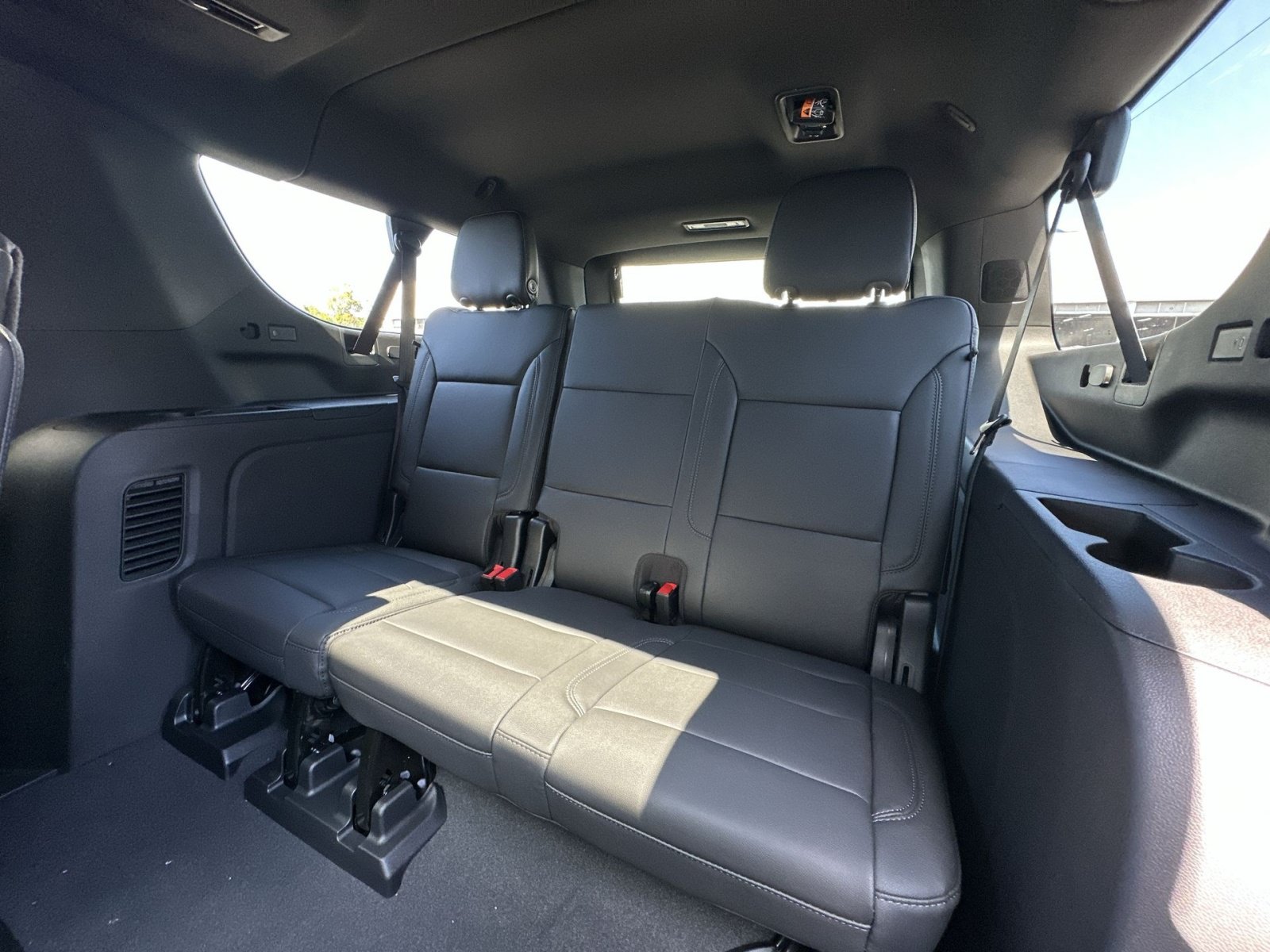 New 2026 Chevrolet Suburban LT w/ Advanced Technology Package AWD/4WD image 26