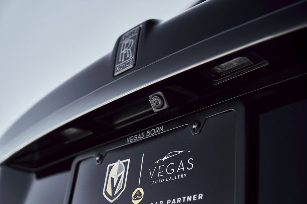 Used 2022 Rolls-Royce Cullinan Black Badge w/ Dark Exterior Package image 15