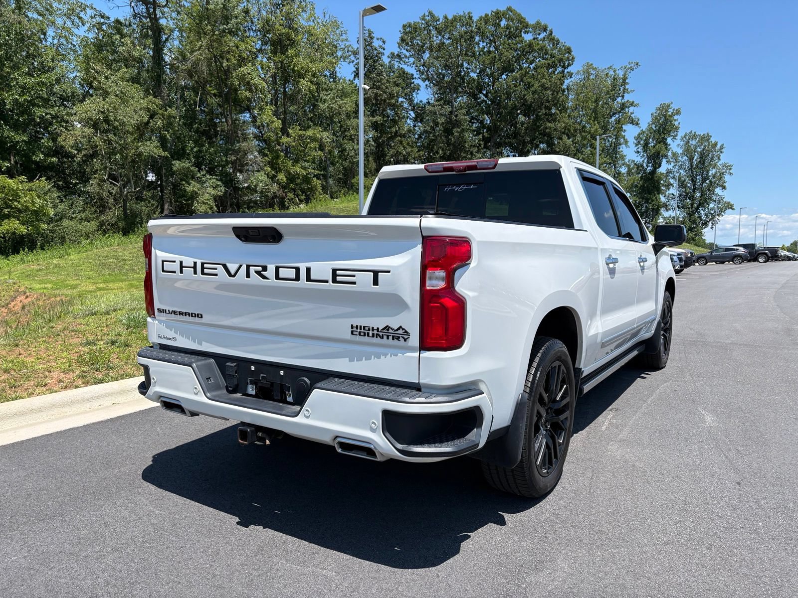Used 2023 Chevrolet Silverado 1500 High Country w/ High Country Premium Package AWD/4WD image 9