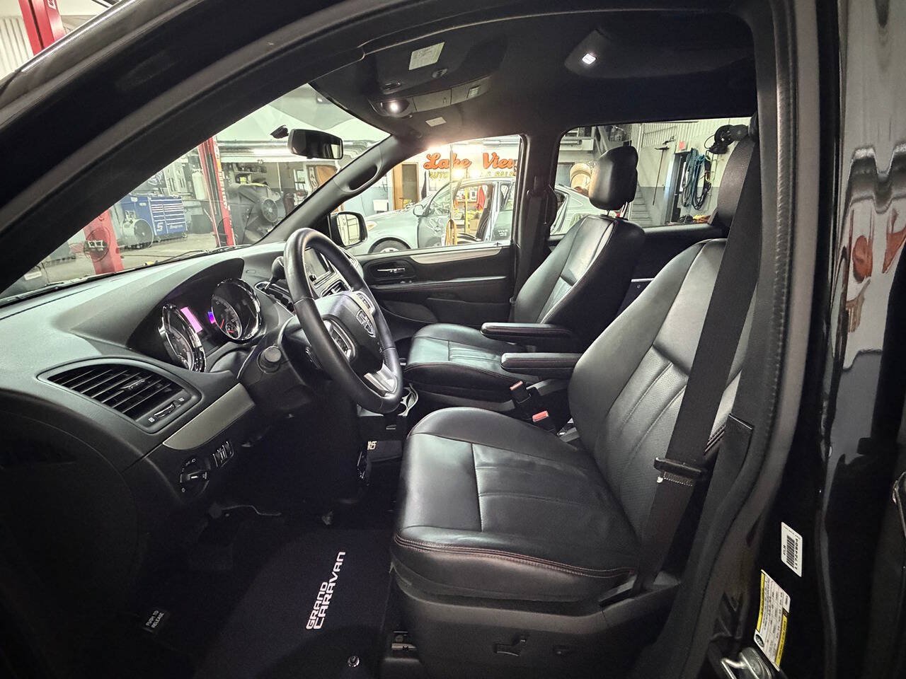 Used 2015 Dodge Grand Caravan R/T FWD image 11