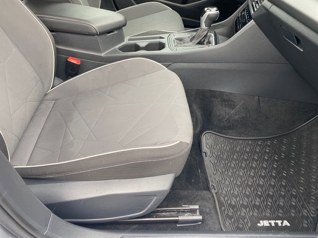 Used 2025 Volkswagen Jetta Sport image 6