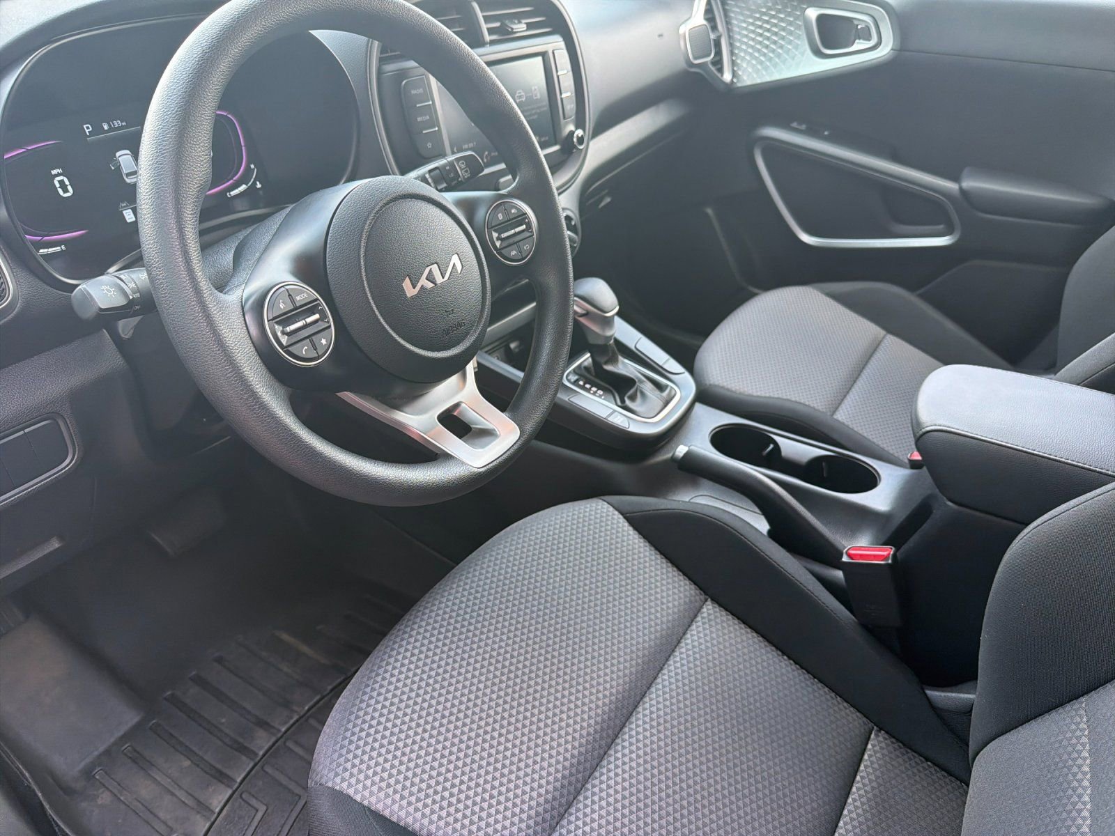 Used 2024 Kia Soul LX w/ Option Group 015 FWD image 9