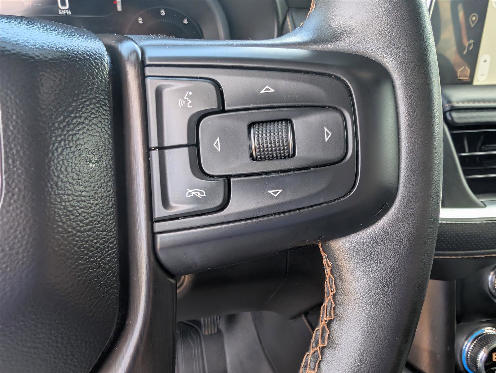 Used 2023 GMC Yukon AT4 w/ Technology Package AWD/4WD image 22