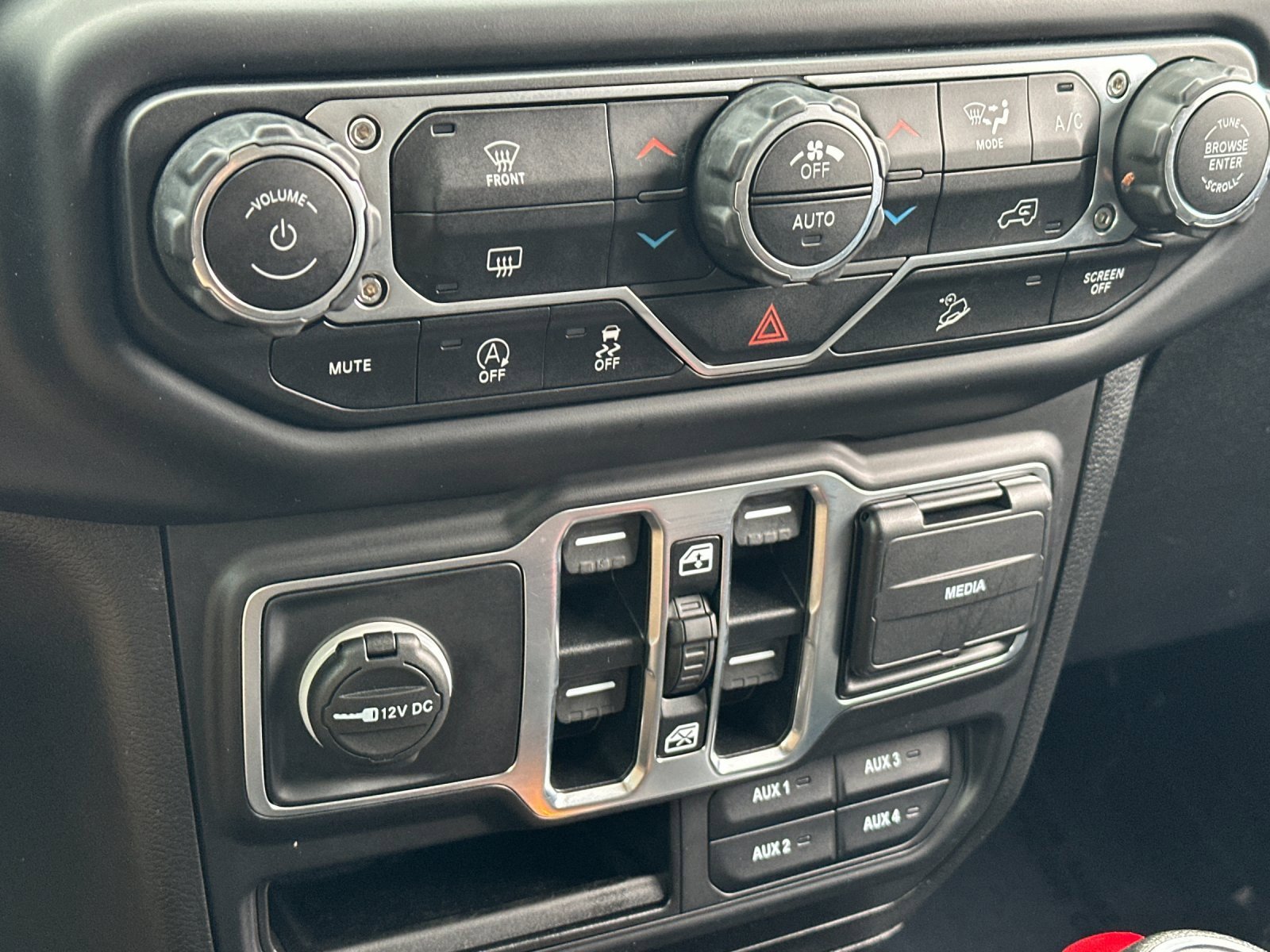 Used 2021 Jeep Wrangler Unlimited Islander image 19