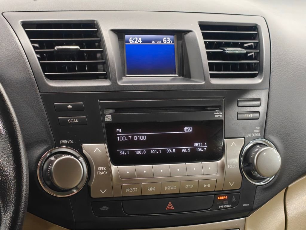 Used 2011 Toyota Highlander 4WD w/ Tech Pkg image 6