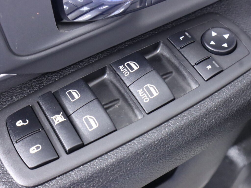 Used 2023 RAM 1500 Classic SLT AWD/4WD image 27