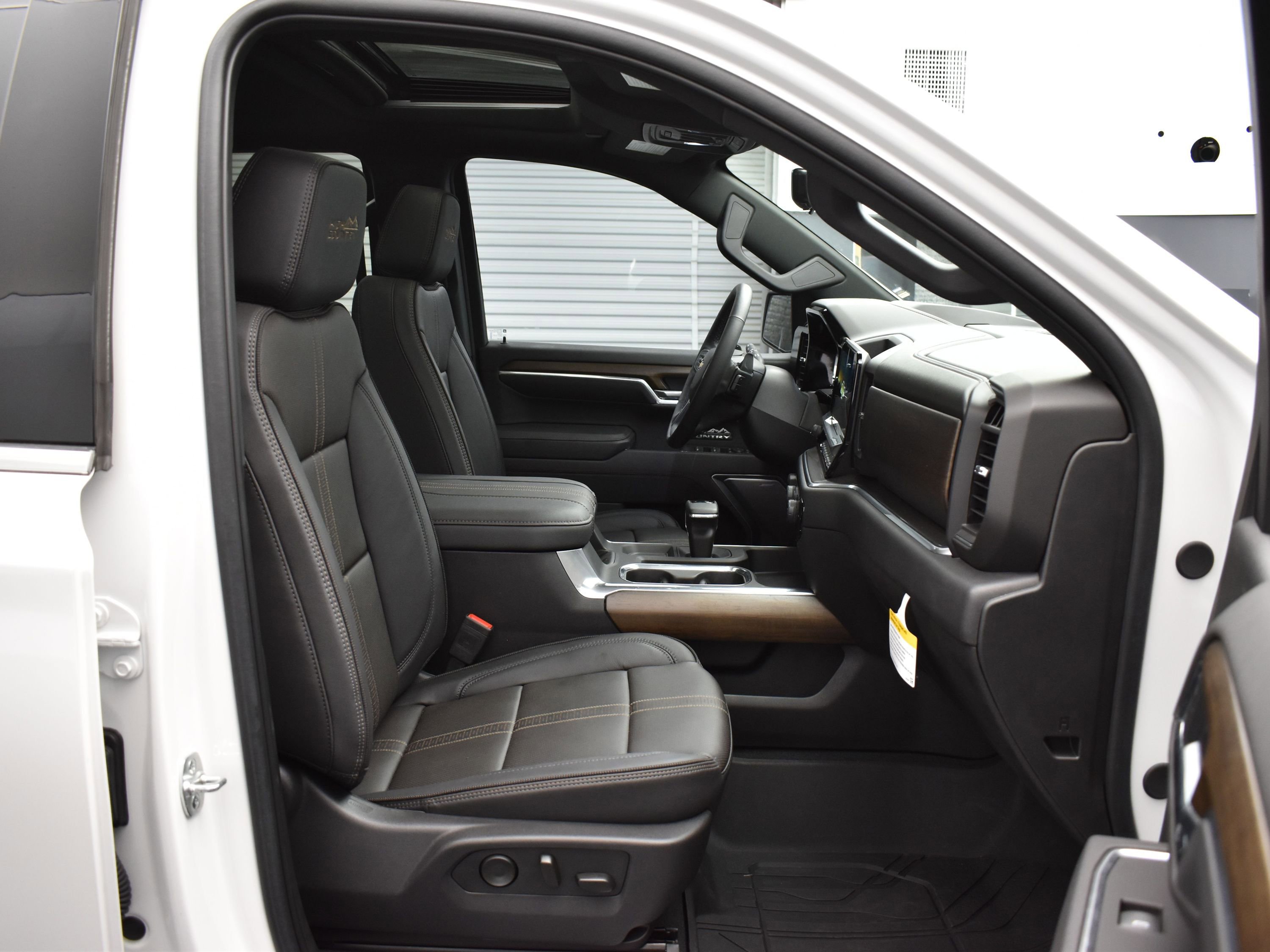 Used 2025 Chevrolet Silverado 1500 High Country image 12