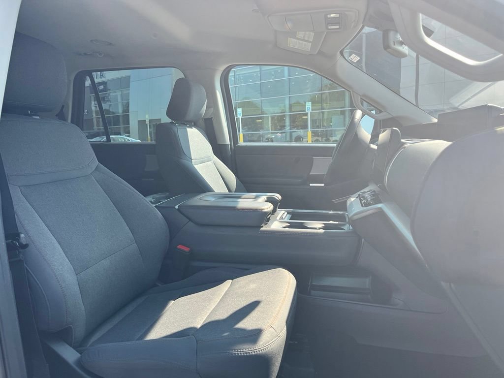 Used 2025 Ford Expedition Active RWD image 7