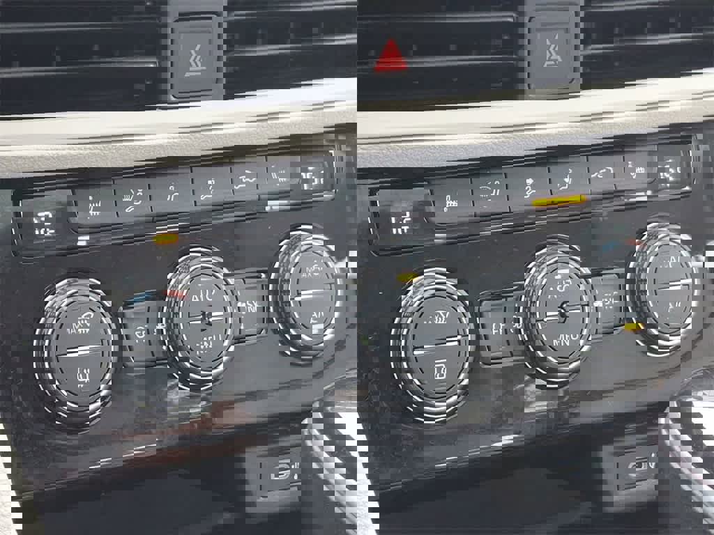 Used 2023 Volkswagen Jetta SE image 25