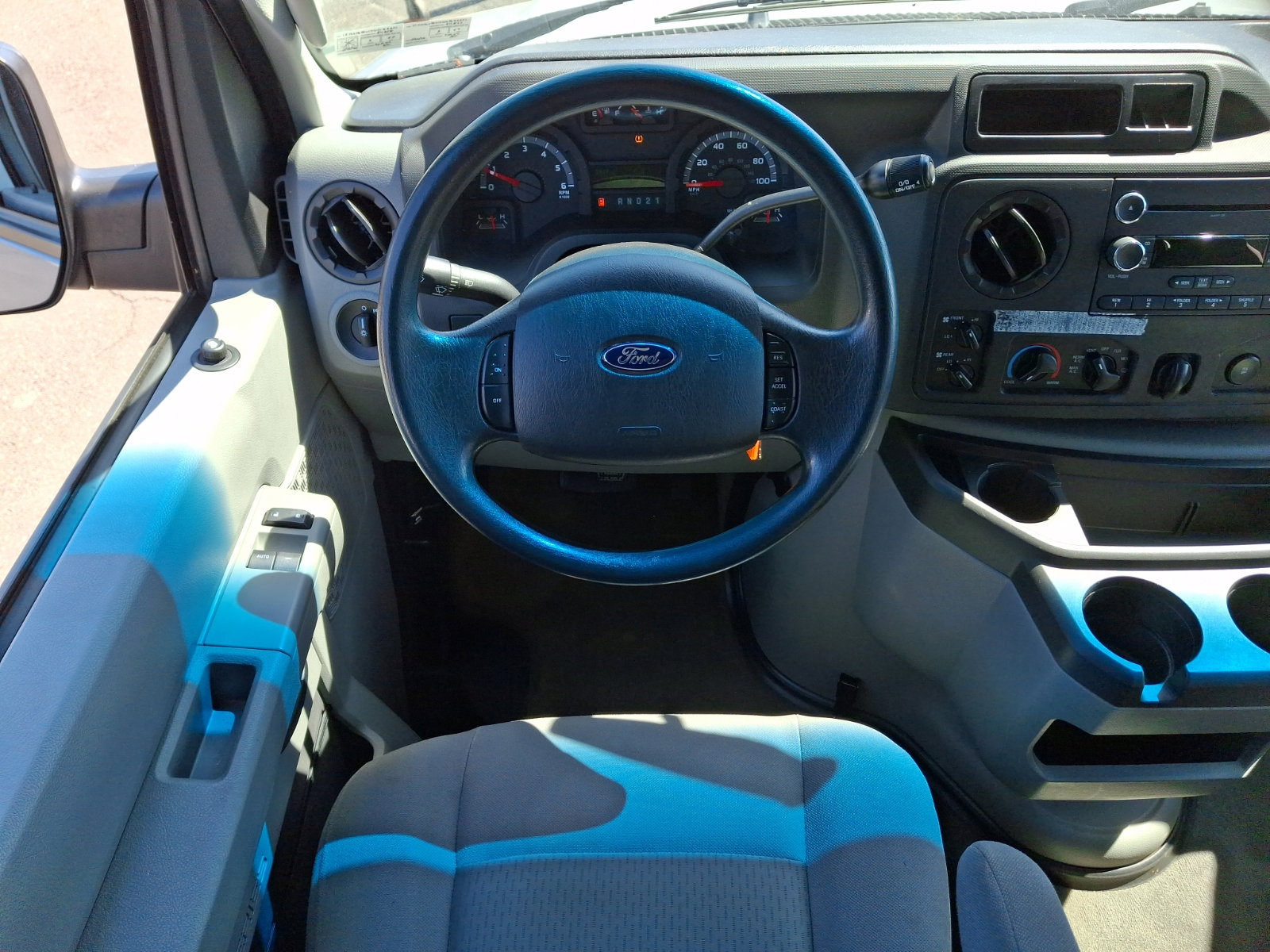 Used 2013 Ford E-150 and Econoline 150 XLT RWD image 11