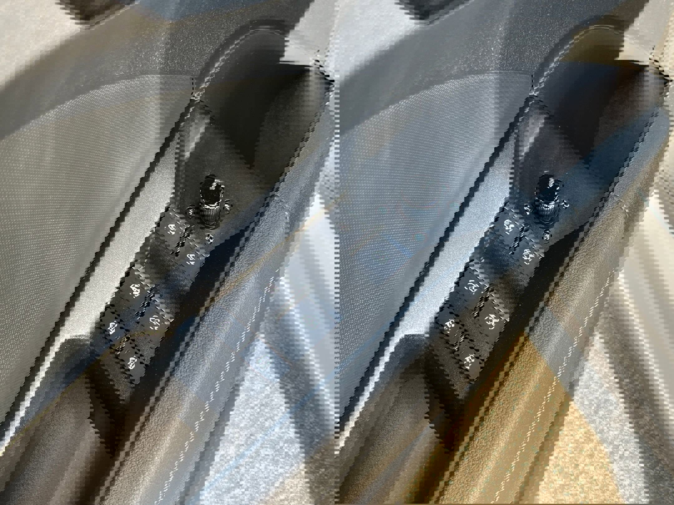 Used 2024 Audi Q4 e-tron Prestige image 11