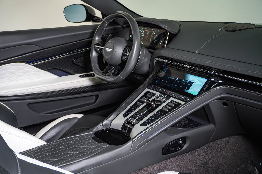 Used 2024 Aston Martin DB12 Convertible RWD image 18