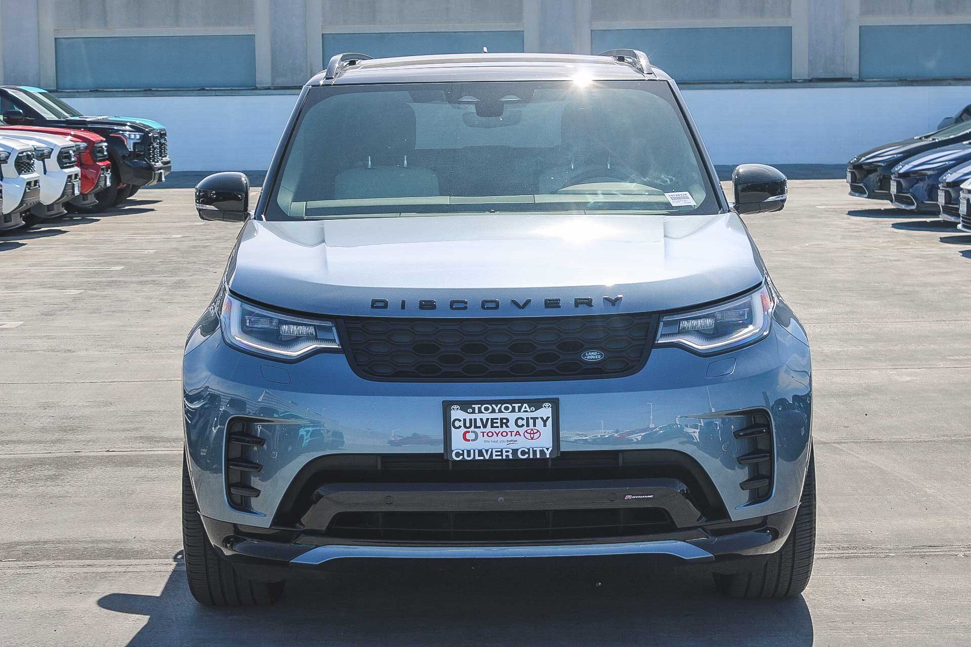 Used 2023 Land Rover Discovery S R-Dynamic image 2