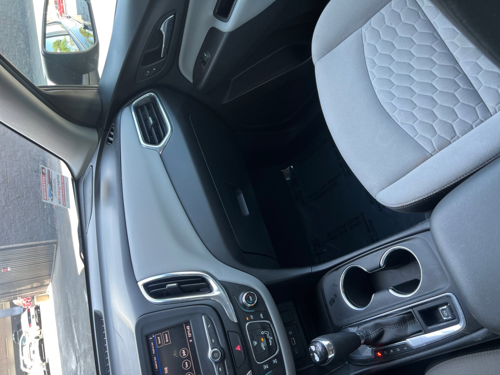 Used 2020 Chevrolet Equinox LS FWD image 19