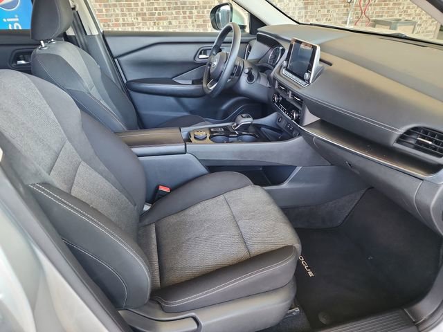 Used 2024 Nissan Rogue SV AWD/4WD image 11