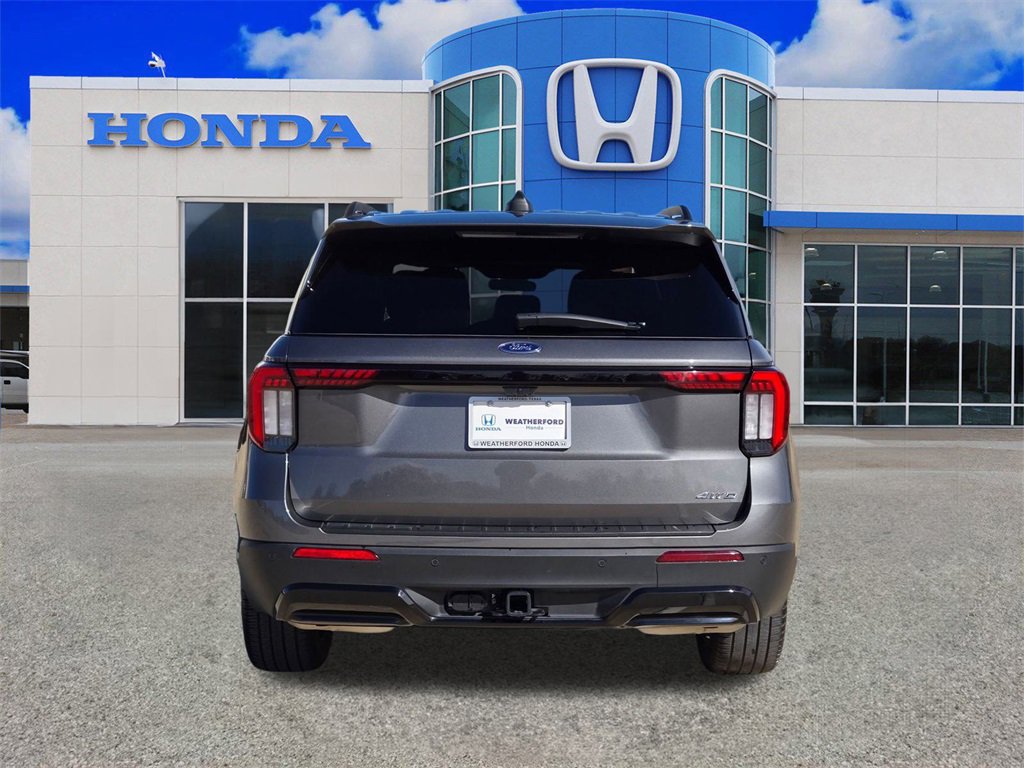 Used 2025 Ford Explorer ST-Line w/ ST-Line Street Pack image 4