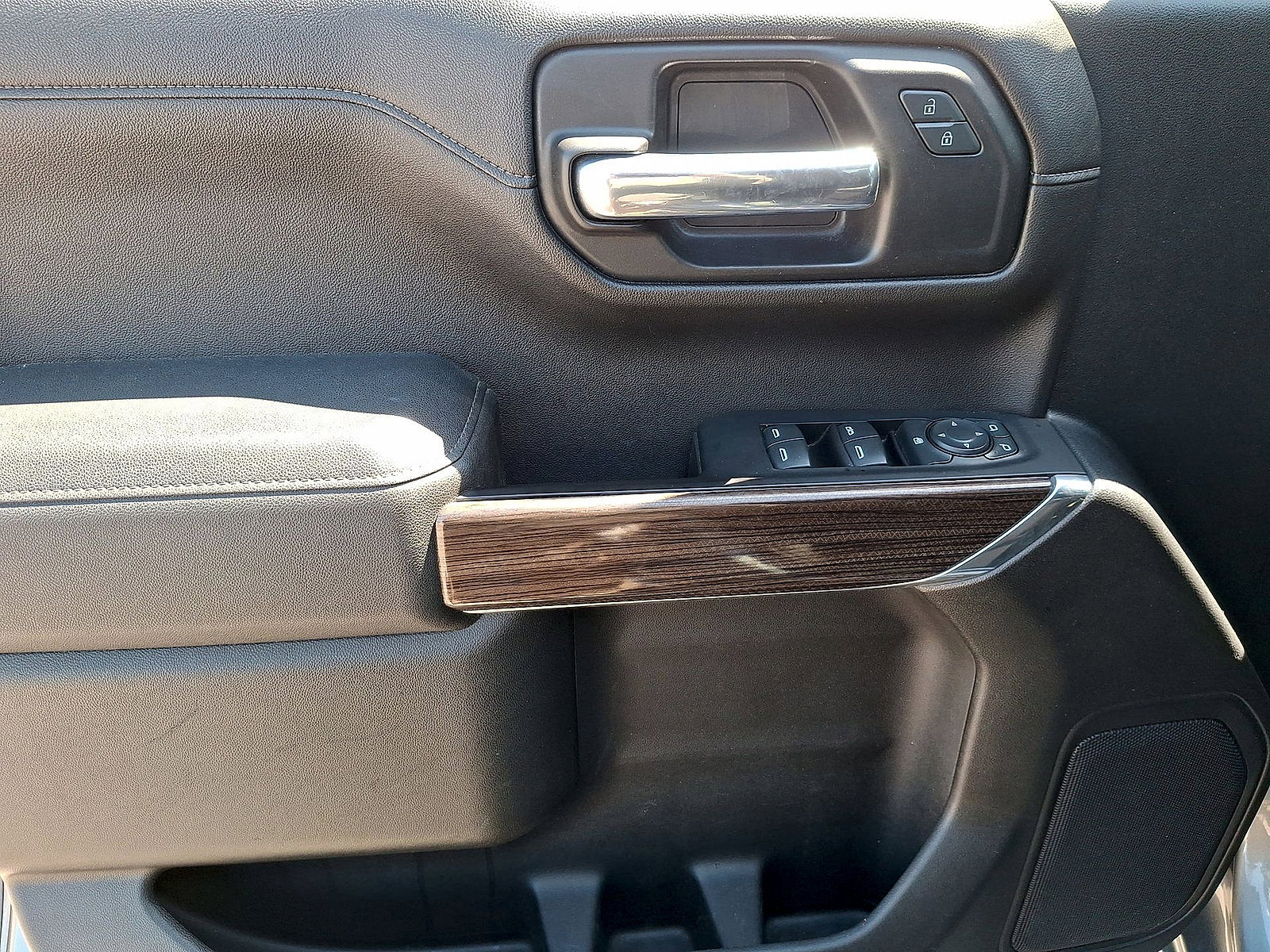 Used 2020 Chevrolet Silverado 1500 LT RWD image 10