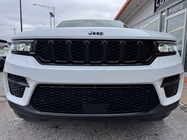 Used 2022 Jeep Grand Cherokee Altitude image 2
