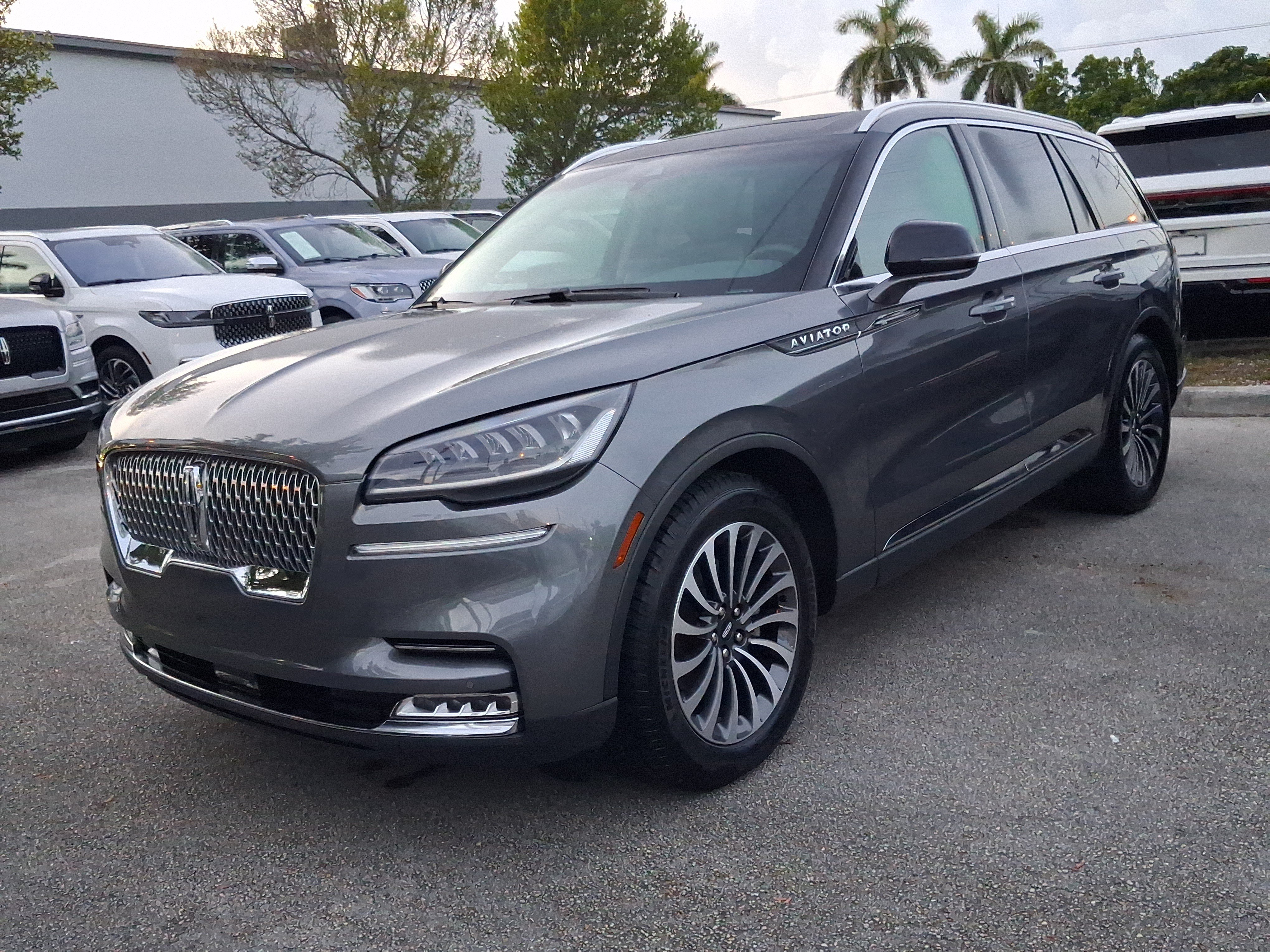 Used 2021 Lincoln Aviator Reserve RWD image 2