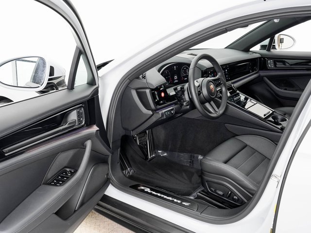 Used 2025 Porsche Panamera 4 image 7