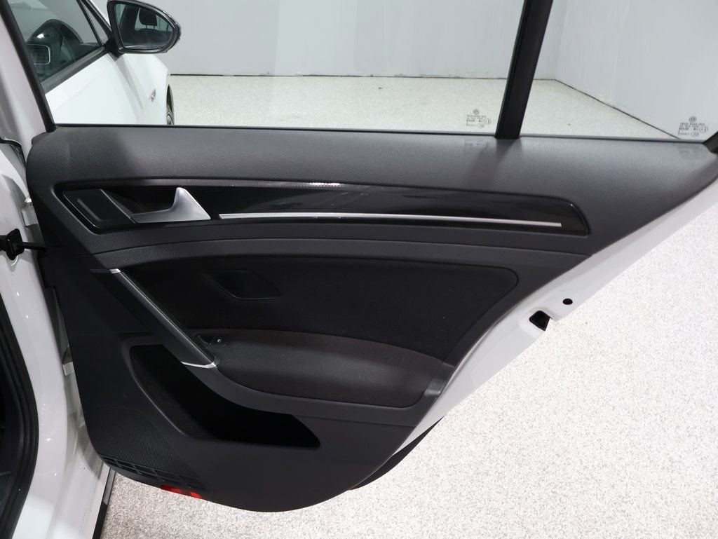 Used 2017 Volkswagen Golf S image 17