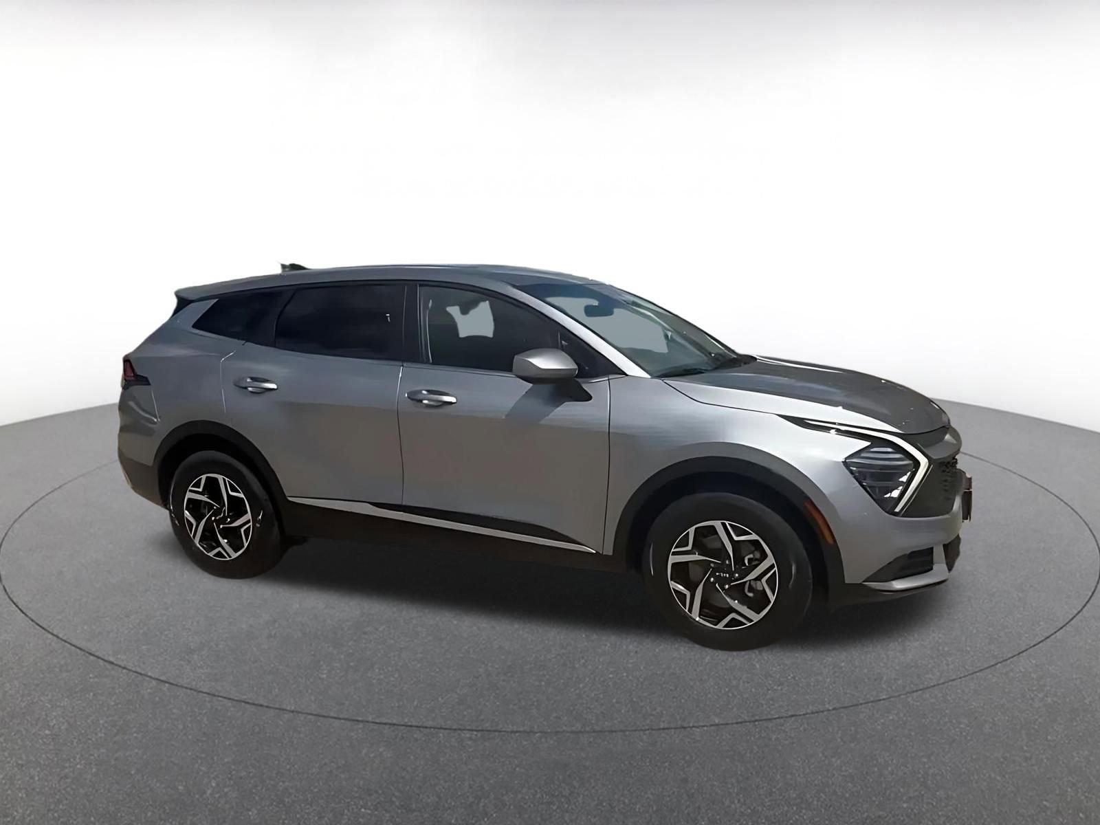 Used 2024 Kia Sportage LX image 2