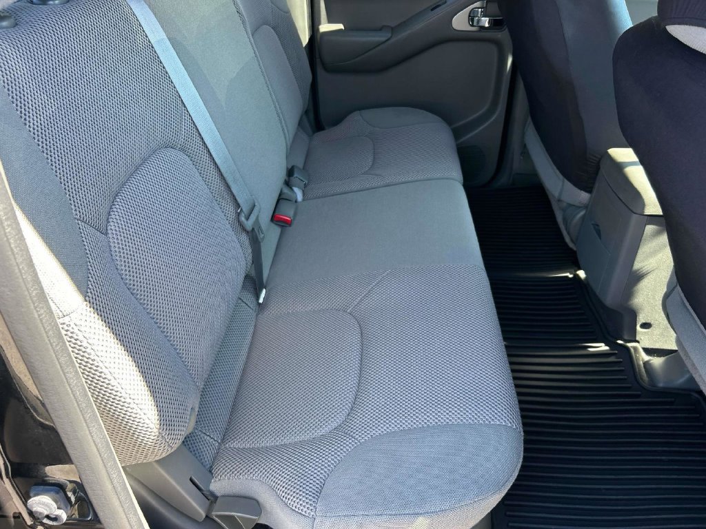 Used 2020 Nissan Frontier SV w/ Midnight Edition Floor Mats RWD image 23