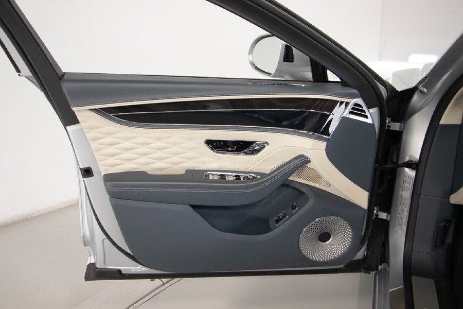 Used 2021 Bentley Flying Spur W12 image 34