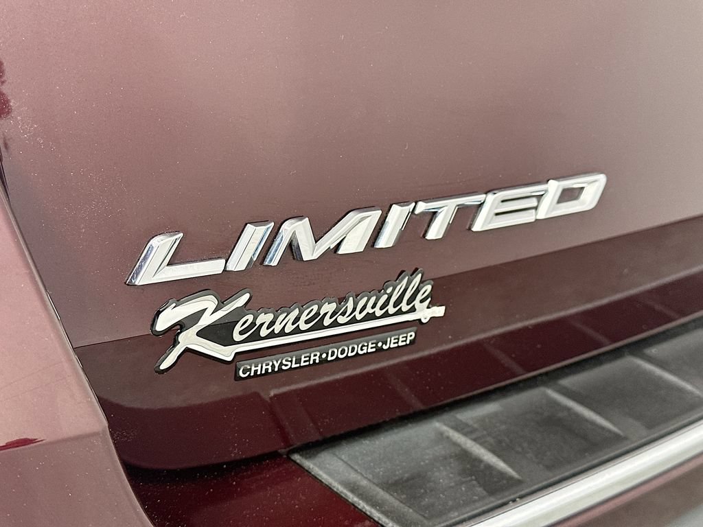 Used 2022 Ford Explorer Limited w/ Equipment Group 301A AWD/4WD image 28
