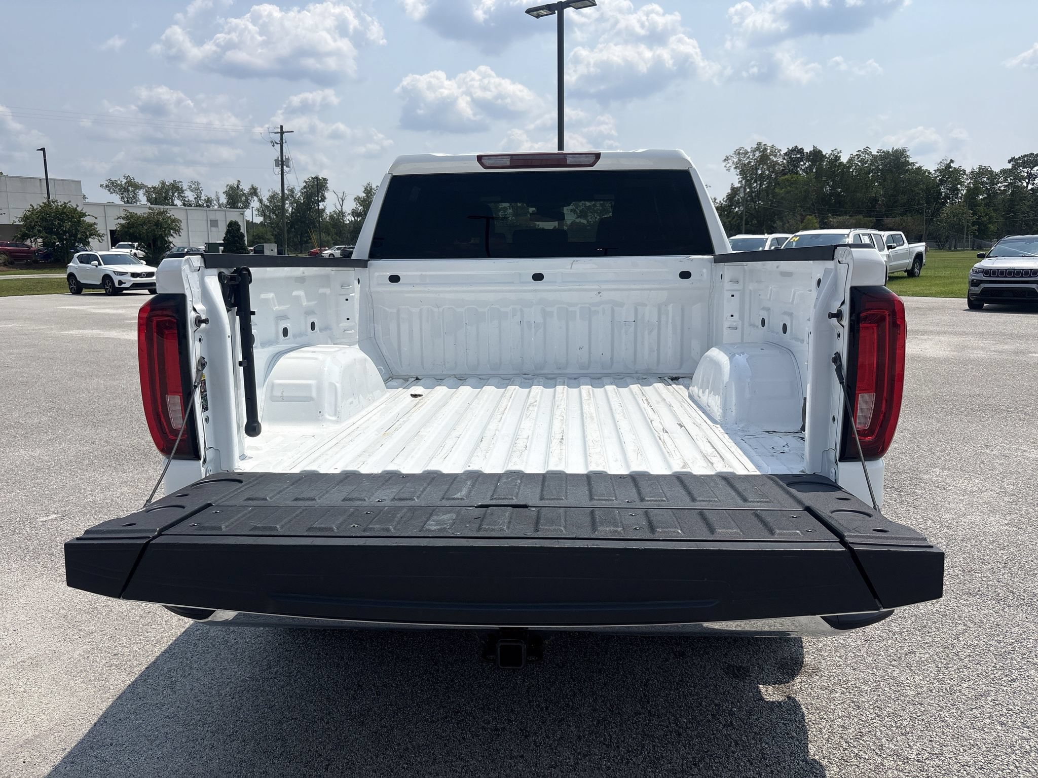 Used 2025 GMC Sierra 1500 SLT AWD/4WD image 10