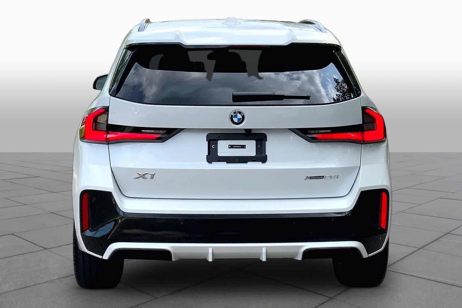 Used 2024 BMW X1 xDrive28i w/ M Sport Package AWD/4WD image 5