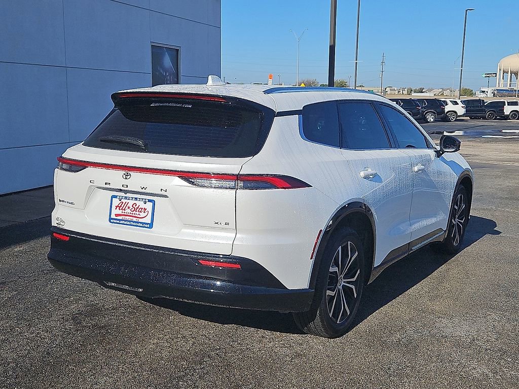 Used 2025 Toyota Crown Signia XLE image 7