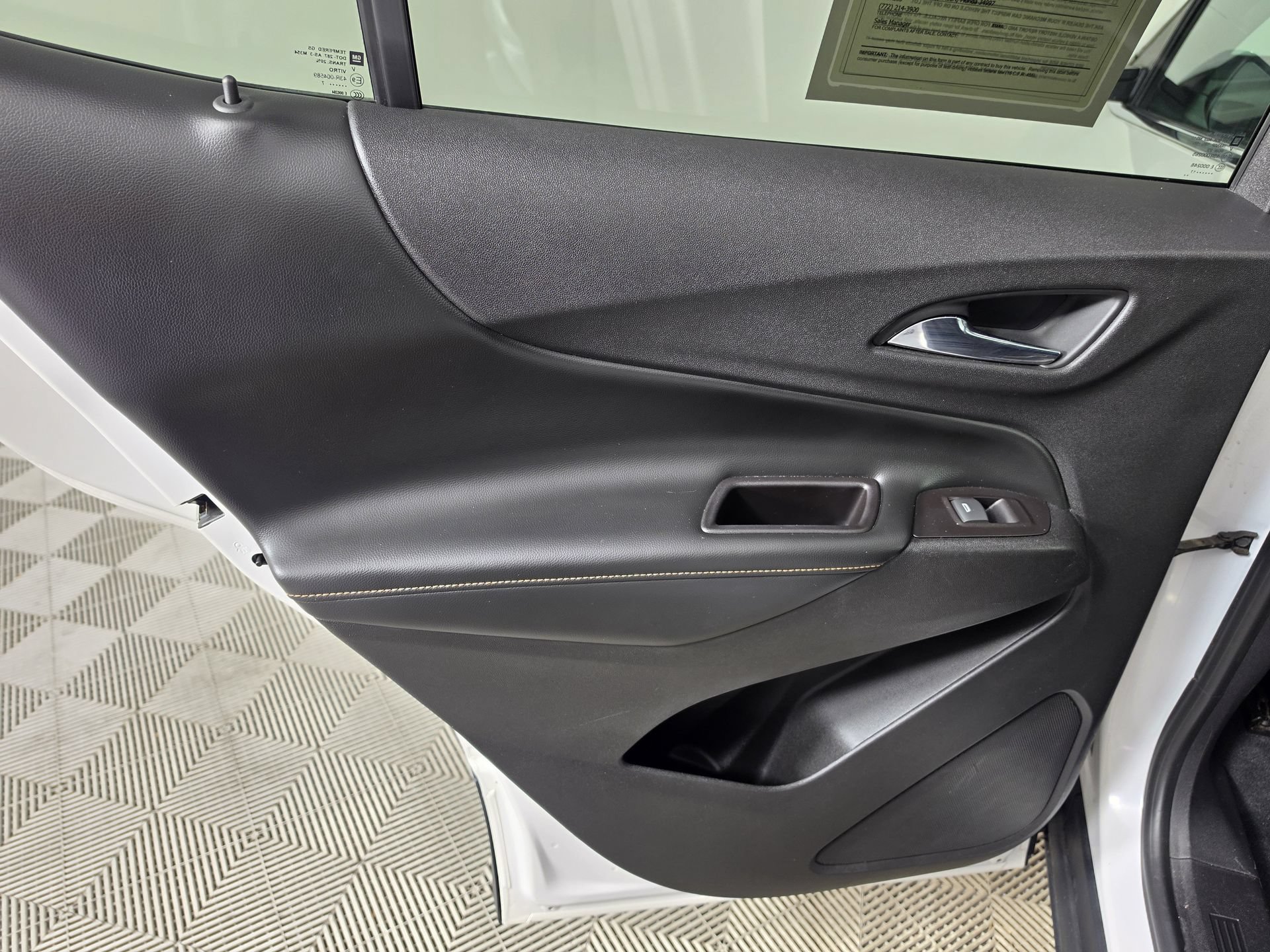 Used 2018 Chevrolet Equinox Premier FWD image 40