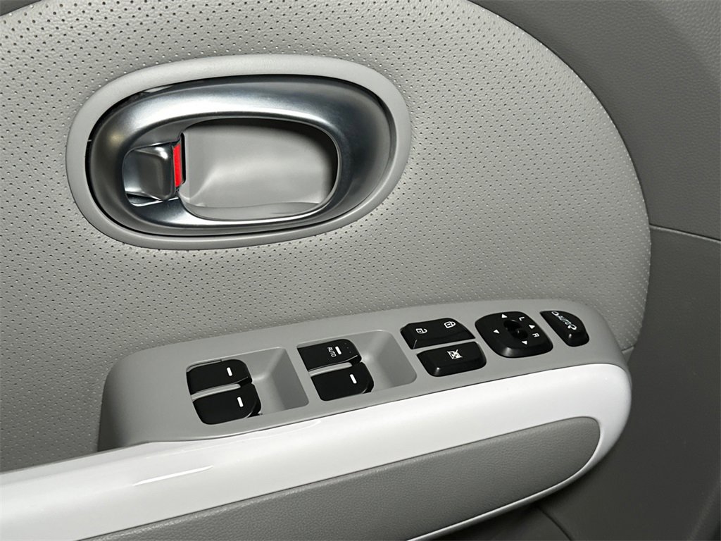 Used 2018 Kia Soul EV + w/ Sun & Fun Package image 19