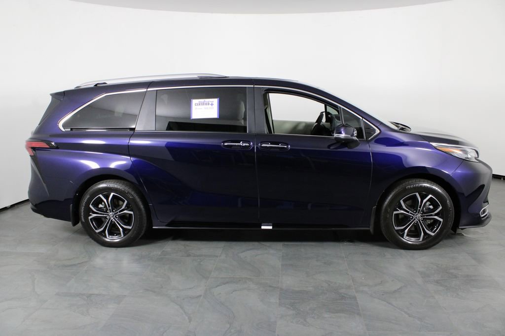 Used 2025 Toyota Sienna Platinum image 14