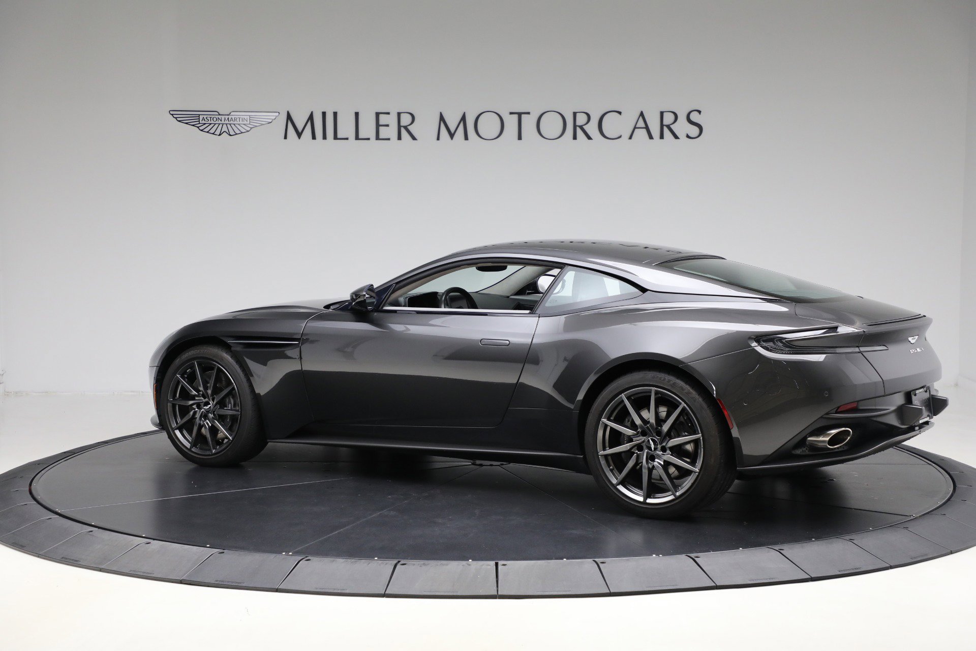 Used 2019 Aston Martin DB11 V8 image 4