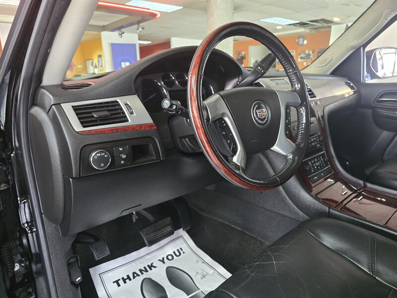 Used 2007 Cadillac Escalade ESV AWD w/ Information Package image 8