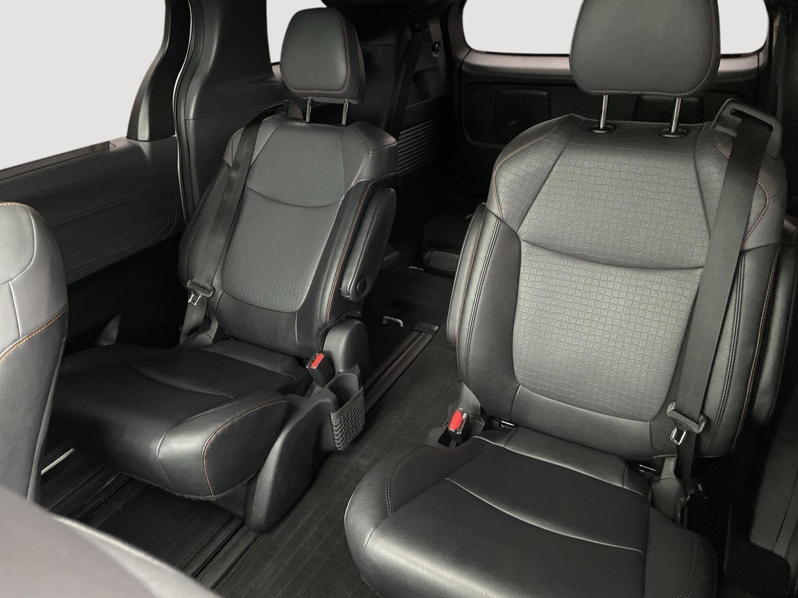 Used 2023 Toyota Sienna XSE AWD/4WD image 22