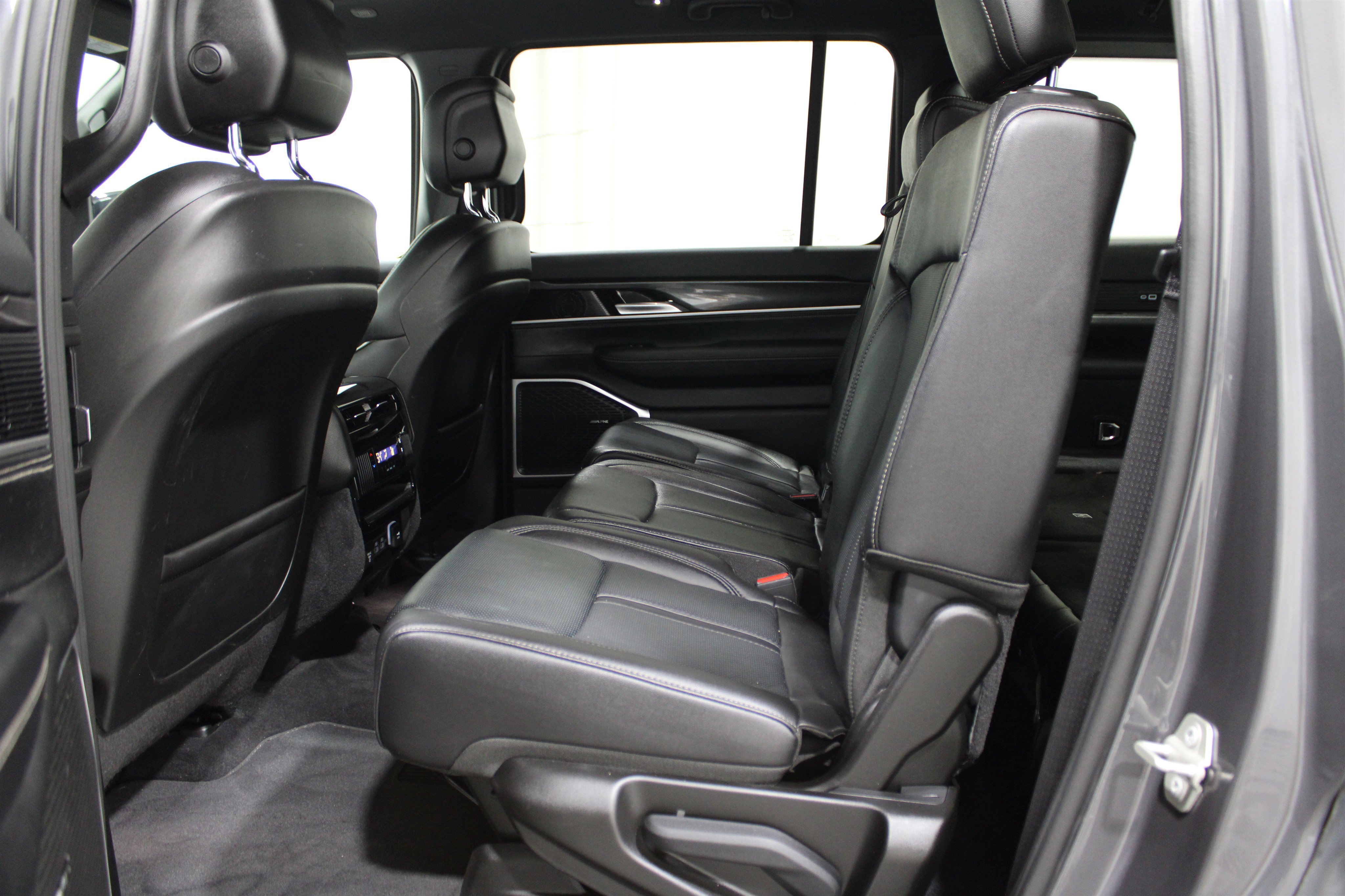 Used 2024 Jeep Wagoneer 4WD w/ Premium Group I image 26