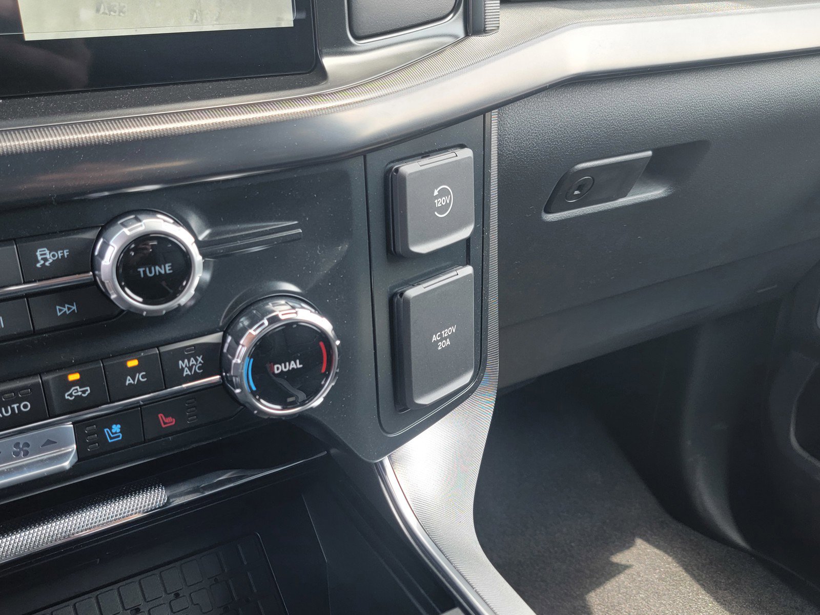 New 2025 Ford F150 Platinum w/ Equipment Group 702A High image 20