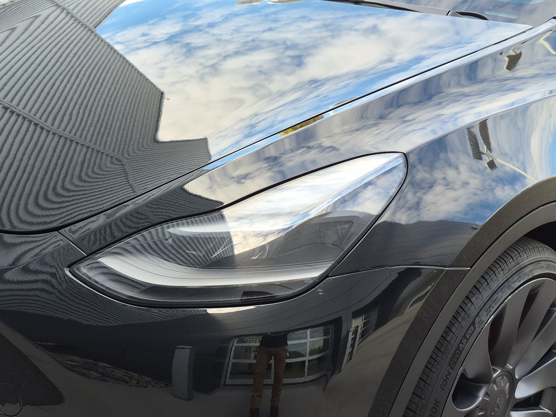 Used 2025 Tesla Model Y Performance AWD/4WD image 9