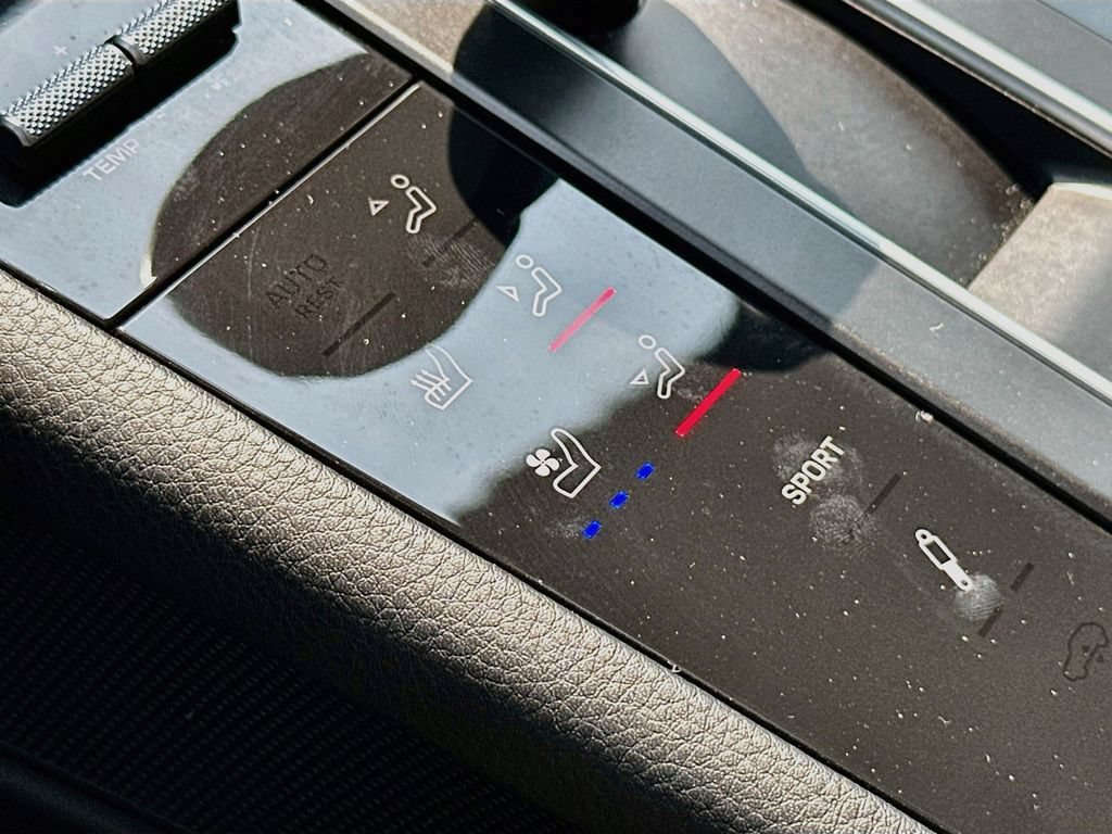 Certified 2023 Porsche Macan S AWD/4WD image 23