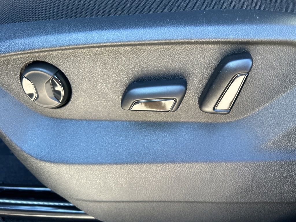 New 2026 Volkswagen Atlas Cross Sport SE image 12