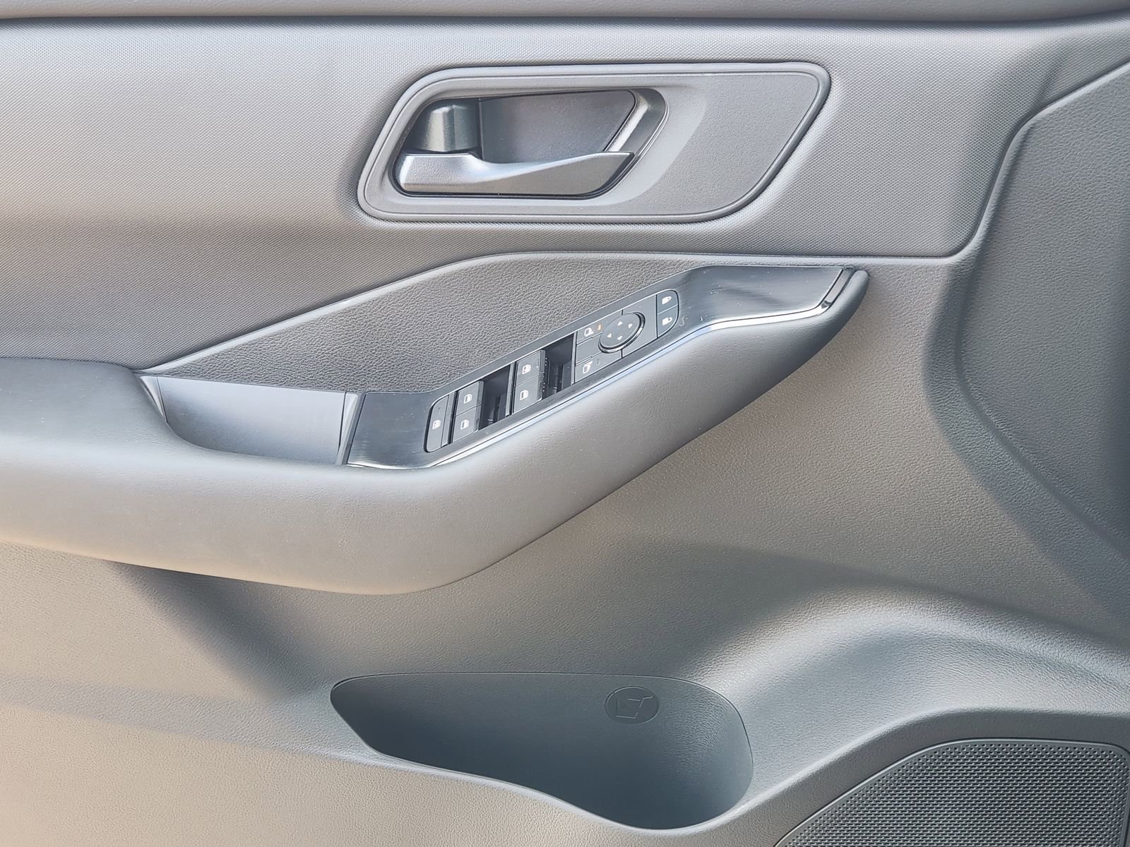 New 2026 Nissan Rogue S image 18