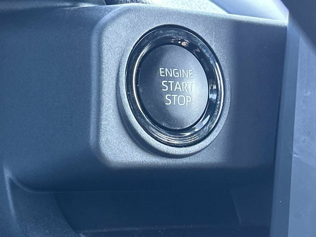 Used 2024 Toyota Tacoma SR5 AWD/4WD image 32