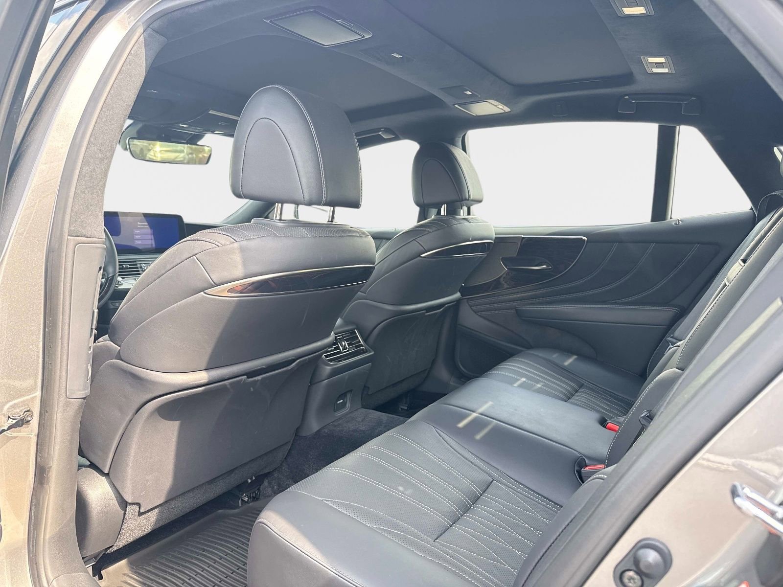 Used 2023 Lexus LS 500 w/ Interior Upgrade Package image 13