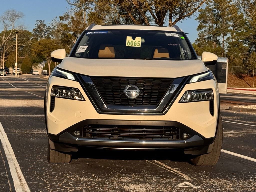 Used 2021 Nissan Rogue Platinum AWD/4WD image 2