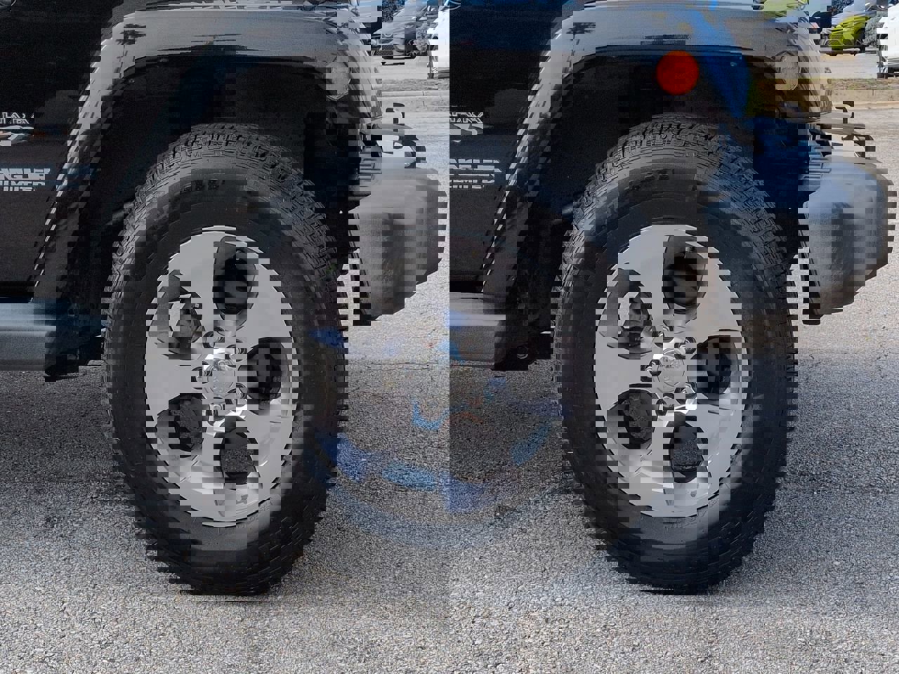 Used 2016 Jeep Wrangler Unlimited Sahara AWD/4WD image 10